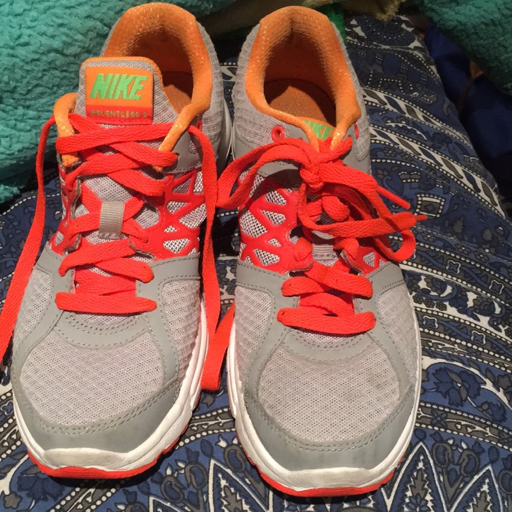 NWOT RARE Nike relentless 2 sneakers size 7